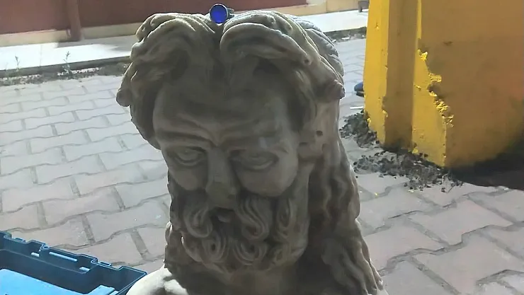 Roma ve Bizans dönemine ait heykeller ele geçirildi