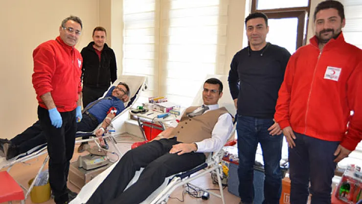 Sağlık Müdürlüğü personeli Kızılay’a kan bağışladı