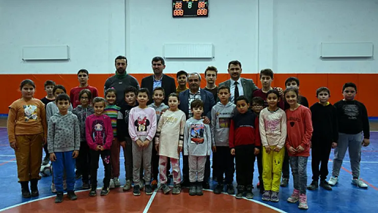 Şahin, çocuklarla spor yaptı