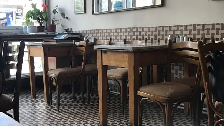 Sandalyeler 138 Yıllık, Selamsız Girene Yemek Yok!