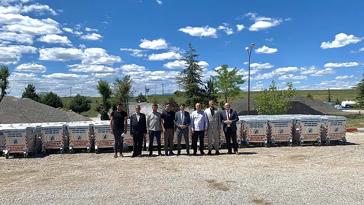 Sandıklı'da Çöp Konteyneri Dağıtımı Yapıldı