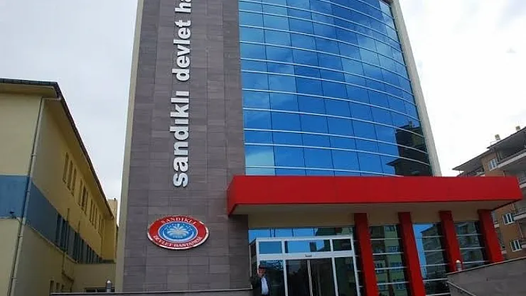 Sandıklı Devlet Hastanesi'nde 5 yıl sonra ilk kez beyin ameliyatı gerçekleşti