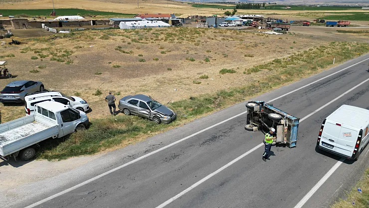 Şarampole Uçan Otomobil, Patpatı Devirdi