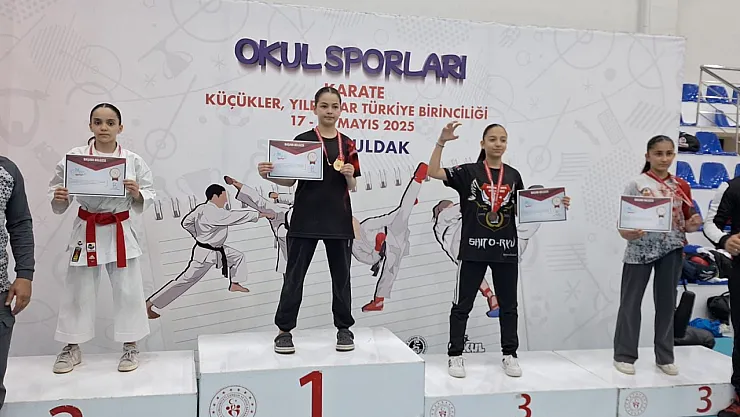 Sarıgül Karatede Türkiye İkincisi Oldu