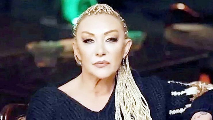 Şarkıcı Güllü Balkondan Düşerek Öldü