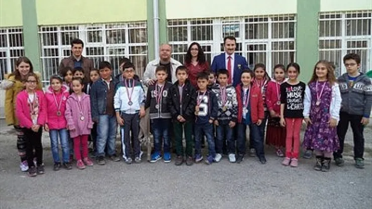 Satranç turnuvasına 65 sporcu katıldı