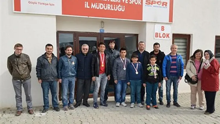 Satranç ustaları Atatürk için yarıştı