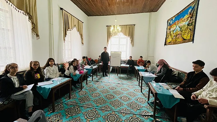 'Saz Kursu Emirdağ'ın Özüne Yakışan Bir Çalışma'