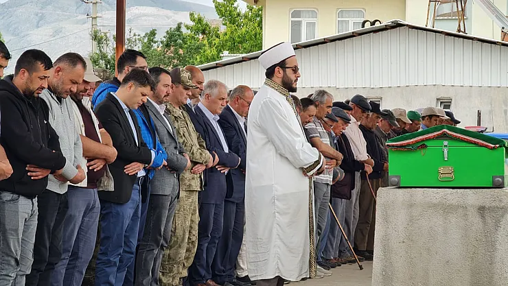 Şehit Şimşek'in Annesi, Dualarla Uğurlandı