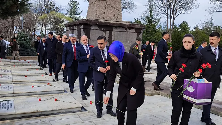 Şehitlerimiz Bayramda Dualarla Anıldı