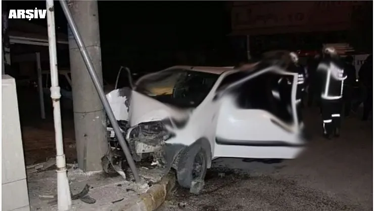 Selçuklu Mahallesi'nde Kadın Sürücü Direğe Çarptı!