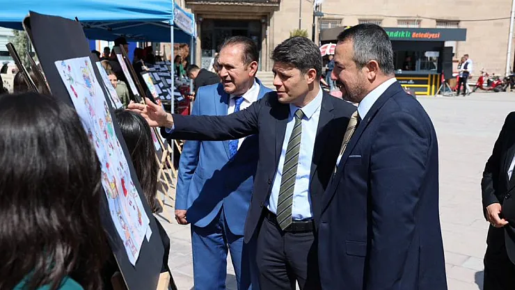 'Sen Yeter Ki Oku' Etkinliği Sandıklı'da Kitapseverleri Buluşturdu