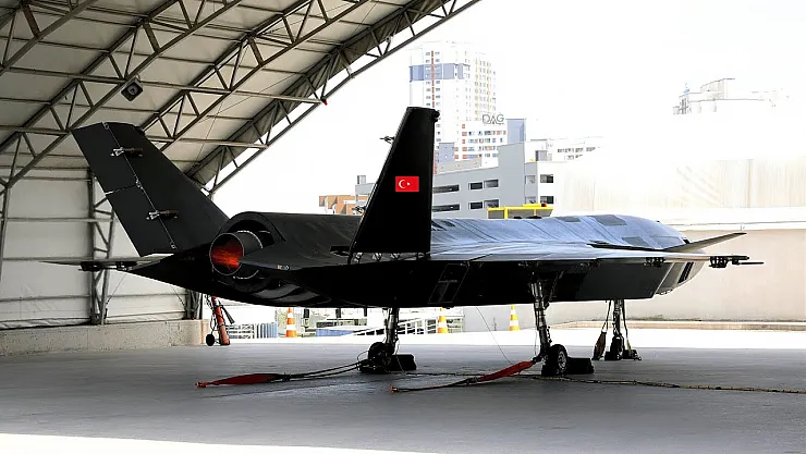 Sesle Hareket Eden İnsansız Savaş Uçağı!