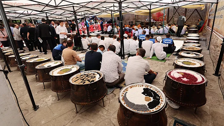 Şifalı Aşure'nin dağıtım merkezi Zafer Meydanı