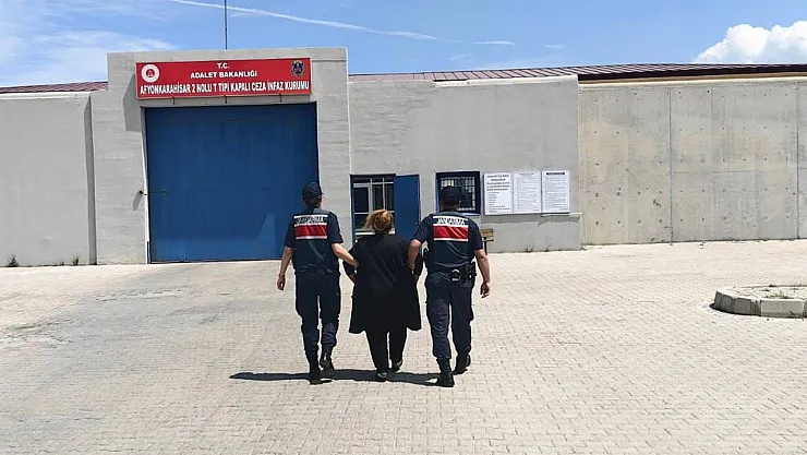 Silahla Yağmadan Aranan Kadın, Kızının Evinde Yakaladı!