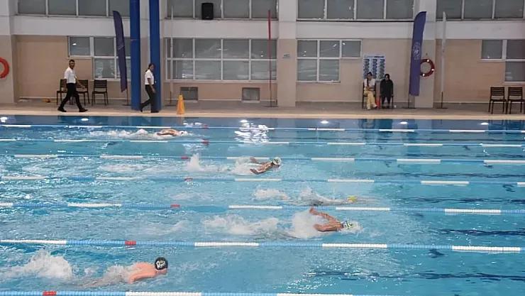 Sinanpaşa'da Yüzme Havuzu Hizmete Giriyor