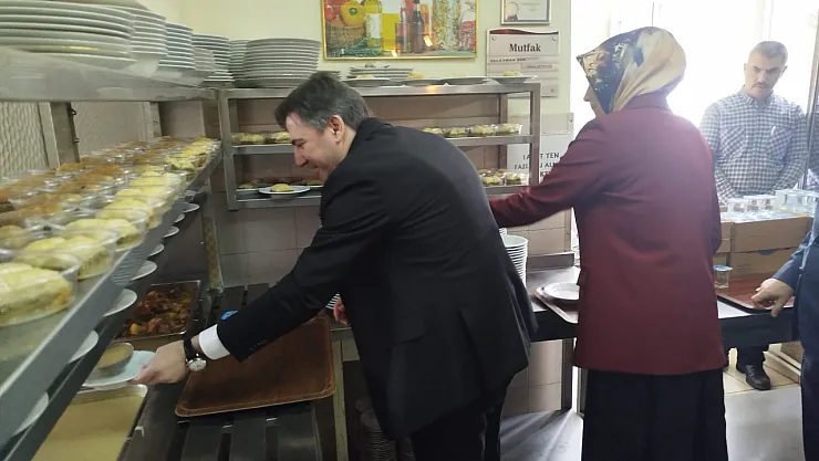 Sıraya Girdiler, Personel Yemeği Yediler