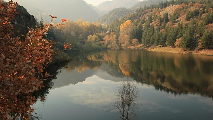 Sis Bulutlarının Gökyüzüne Yükseldiği Anlar Görsel Şölen Oluşturdu