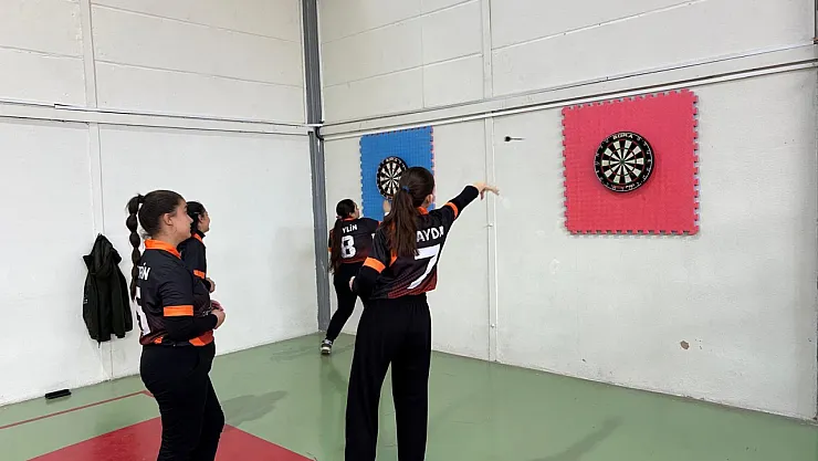 Sivrihisar'da 23 Nisan Masa Tenisi Ve Dart Coşkusu