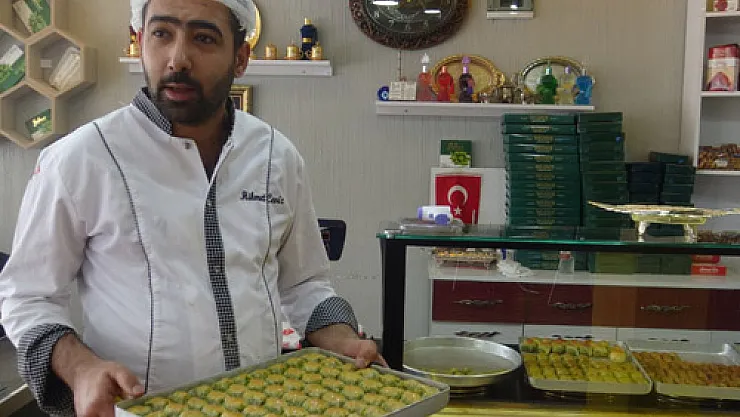 Soğuk baklava iftar  sofralarını tatlandırıyor