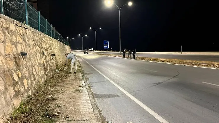 Söğüt Belediyesi Temizlik Çalışmalarını Gece Saatlerinde De Sürdürüyor