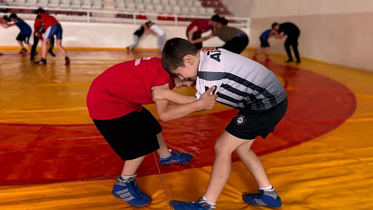 Söğüt'te Güreş Rüzgarı Esti Minik Yiğitler Minderde