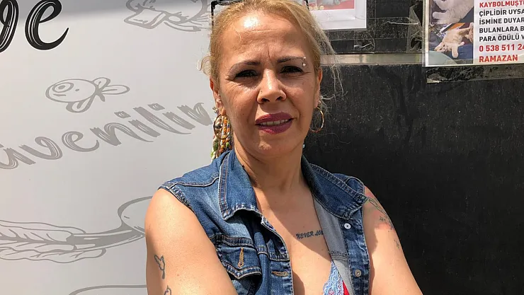 Sokak Sokak Kaybolan Kedisini Ararken Duyarsız Vatandaşların Tavrına Üzüldü