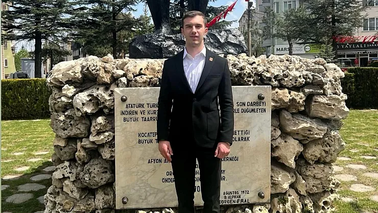 Sosyal Medyayı Eleştirdi, Yanıtını Sosyal Medyadan Verdi