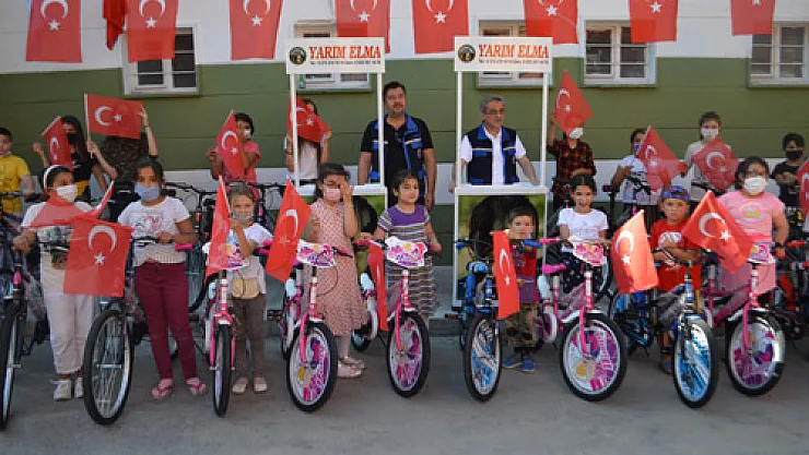 Soylu söz verdi, bisikletler dağıtıldı