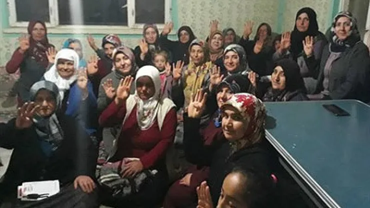 Şuhut’ta AK Kadınlar kapı kapı dolaşıyor