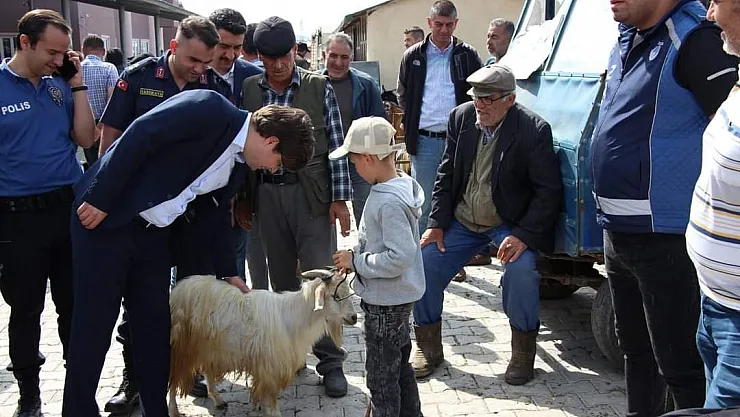 Şuhut’ta kurban pazarı hareketli