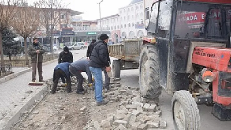Şuhut'ta yol göçükleri onarılıyor – Kocatepe Gazetesi