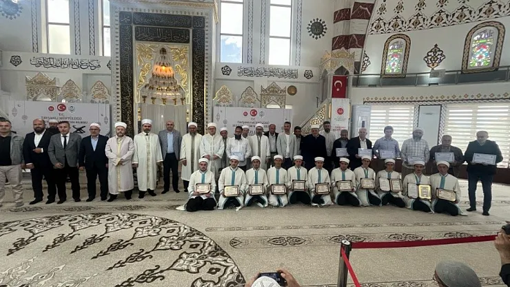 Sultan Selim Kur'an Kursu'ndan 11 Hafız Mezun Oldu