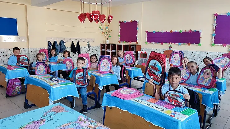 Sülümenli'de Kırtasiye Ve Çantalar Belediye'den