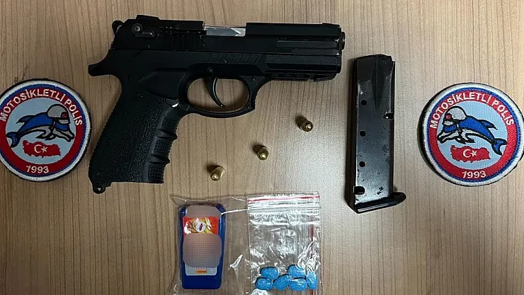 Şüpheli şahıslardan tabanca, tüfek ve uyuşturucu madde ele geçirildi