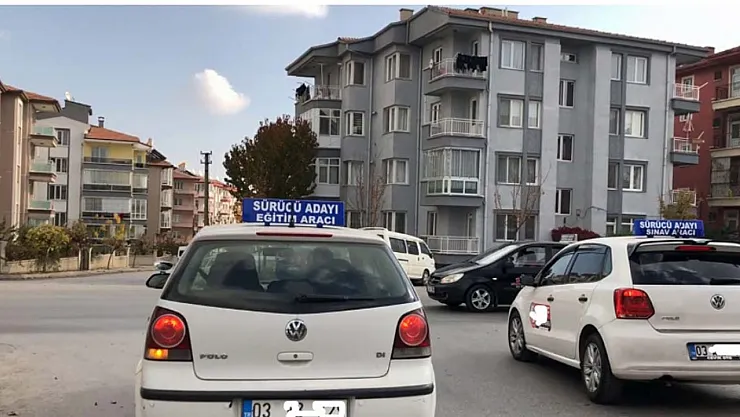 Sürücü Adayları Geliyor, Mahalleliler Geriliyor: Afyon'da İlginç Durum