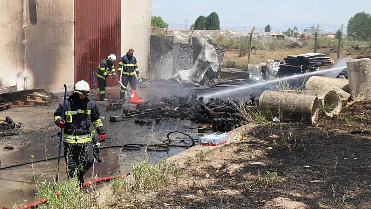Süt Fabrikasındaki Paletler Yandı: 1 Yaralı
