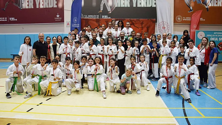 Taekwondo Müsabakaları Nefes Kesti