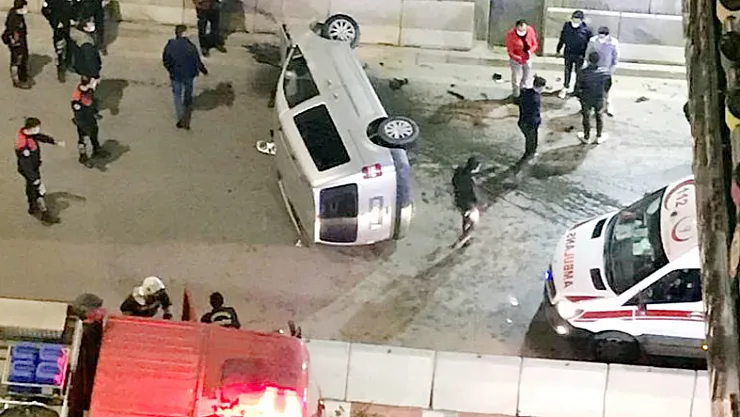 Takla atan otomobilden yaralı kurtuldu