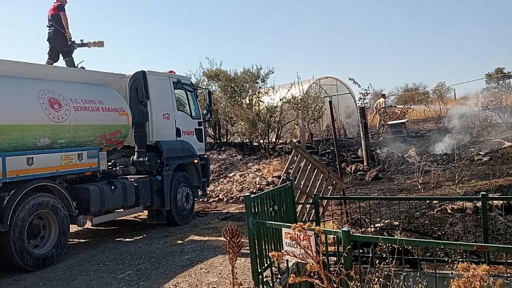Tarlada Başlayan Yangın Rüzgarın Etkisiyle Seraya Sıçradı