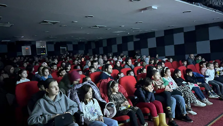 Tatilde Çocuklar Sinema Keyfi Yaşadılar
