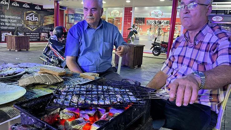 Tavşanlı'da Balık Sezonu Mangal Ateşi İle Başladı