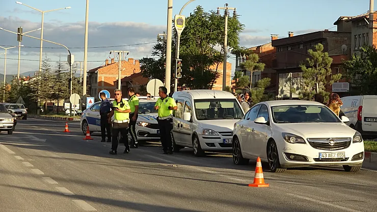 Tavşanlı'da Motosikletin De Karıştığı Zincirleme Trafik Kazası