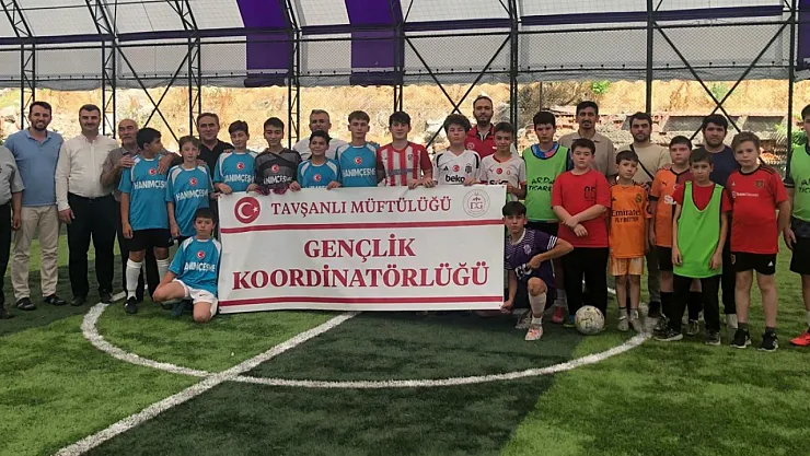 Tavşanlı'da Yaz Kur'an Kursları Öğrencileri Futbol Turnuvasıyla Sosyalleşiyor