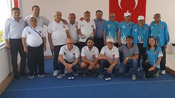 Tecrübeli gençler yenilse de lider