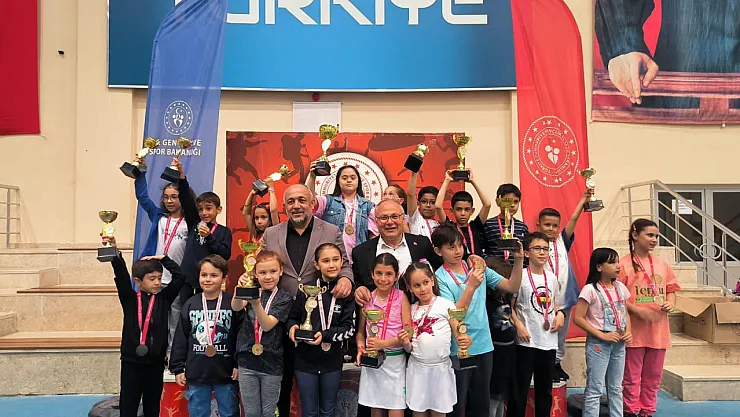 Teniste Birinci Olmak İçin Mücadele Ettiler