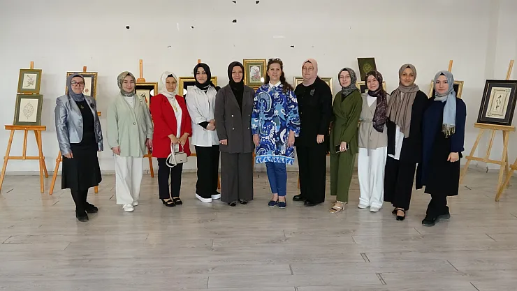 Tezhip Sanatının Zarafeti Yıl Sonu Sergisinde Buluştu