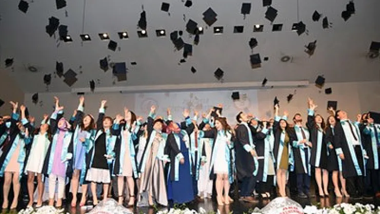 Tıp Fakültesinde mezuniyet coşkusu – Kocatepe Gazetesi