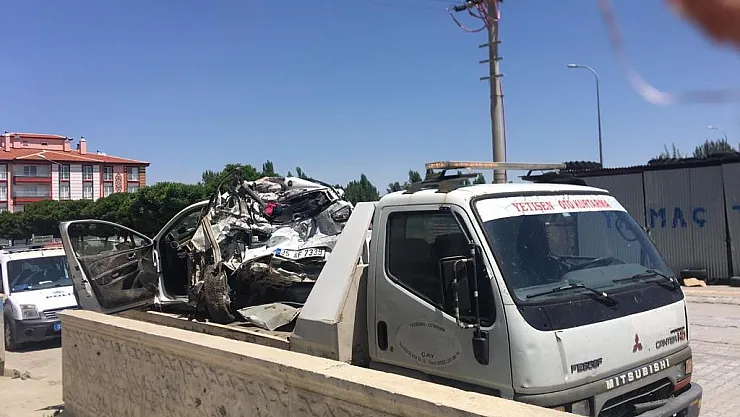 Tırın çarptığı otomobilde 1 kişi öldü, 3 kişi yaralandı