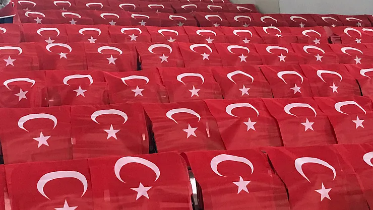 Tribünler Bayrakla Donatıldı
